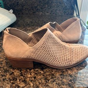 Vinca Camuto Perforated Booties
